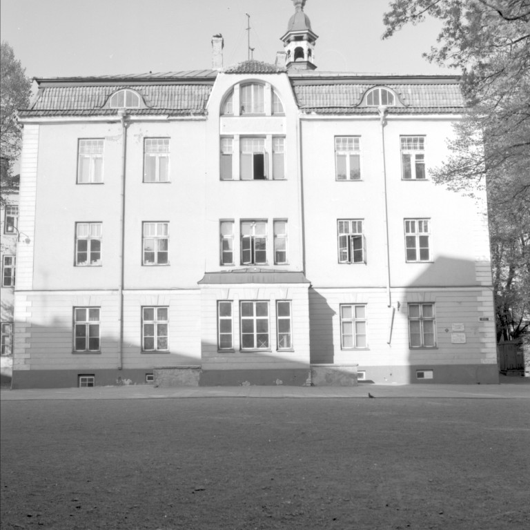 F. J. Wiedemann's memorial board at the building of Tallinn Secondary School Harju County Tallinn Youth 16