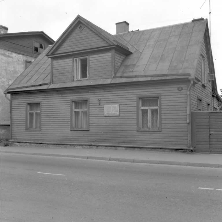 The new building with a memorial drawer built in m. J. Kalinin's residence in Harju county Tallinn Soo 36