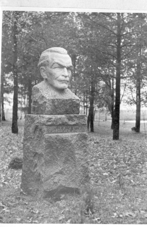 Friedebert Tuglase monument Tartu County Rõngu vald Uderna village