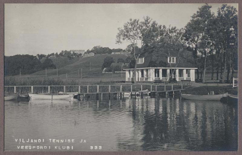 foto albumis, Viljandi, tennise- ja veespordiklubi, järv, paadisild, eemal lossimäed, u 1930, foto J. Riet