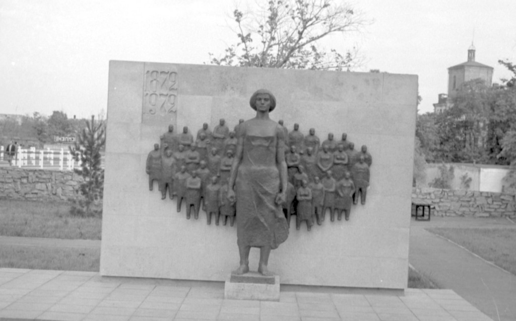 1872.a. Monument of Kreenholm strike (dolomite, pronksi) Ida-Viru county Narva city, Kreenholm manufacture park