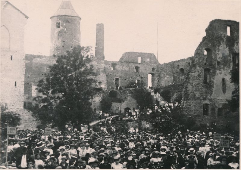 Foto. Läänemaa II laulupidu Haapsalu lossipargis. 23.06.1913.
