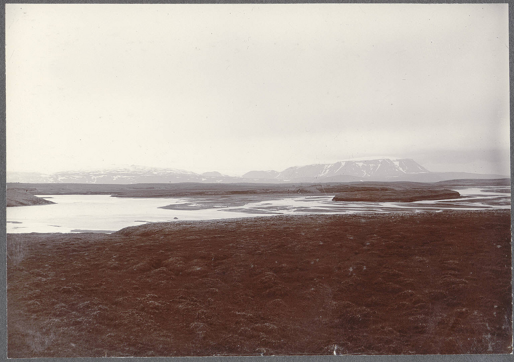 Skriðufell from Hvítárvatn.
