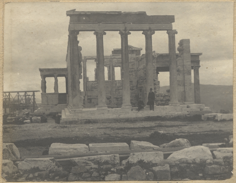 Erariietes vene mereväelased templi varemete vahel Ateenas