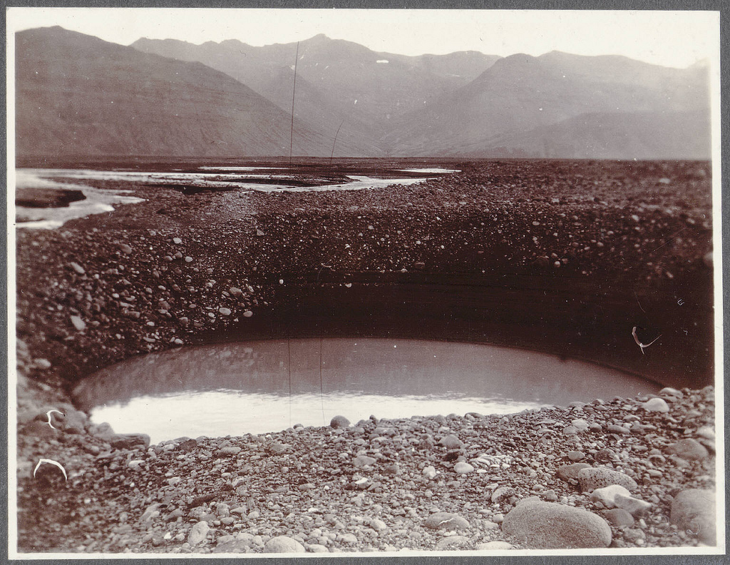 Skeiðarársandur. Ice hole.