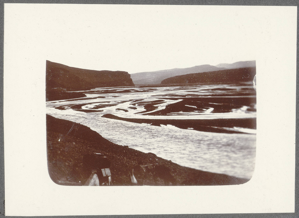 Núpsvötn and west end of Skeiðarárjökull.