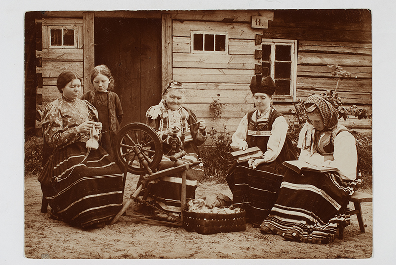 Rahvariides käsitöötegijad naised, Jämaja