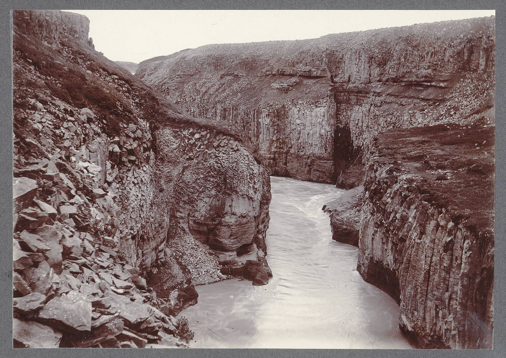 Basalt in gorge below Gullfoss.