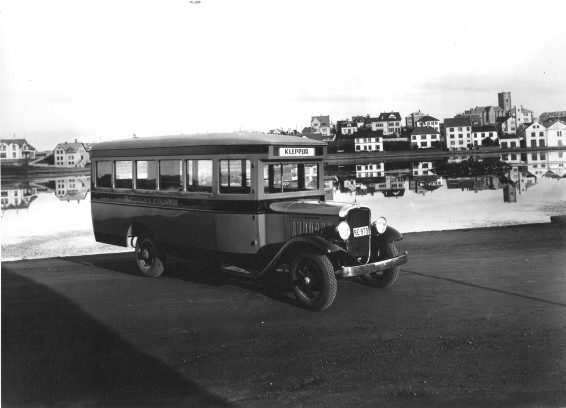 Strætisvagn steward from Fríkirkjuveg from Tjörnina, Reykjavík, 1933