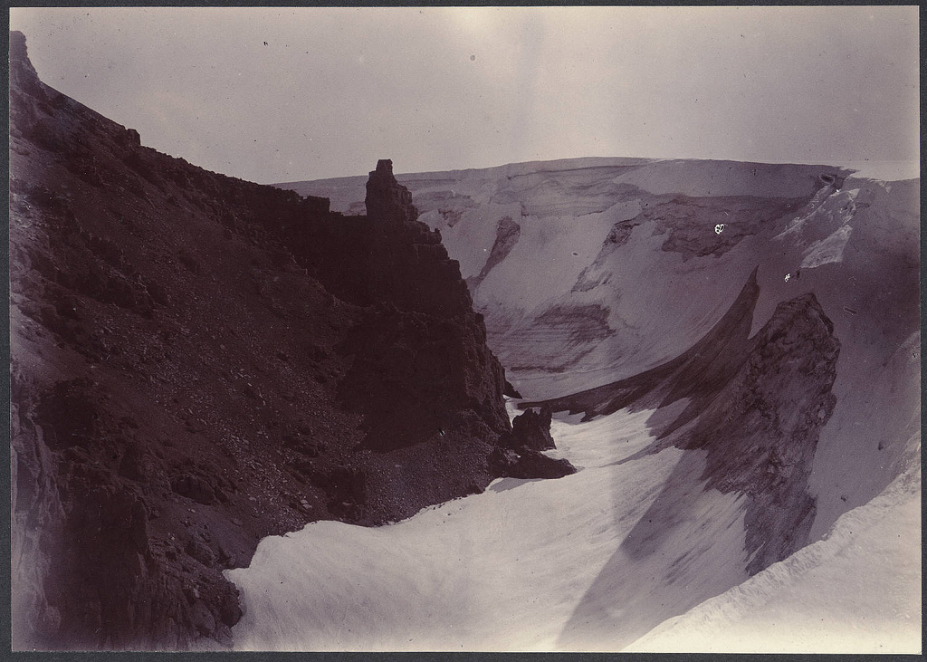 The ice 'moat' around nunatak piercing Langjökull.
