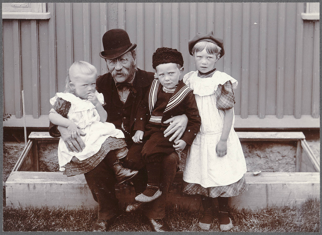 ©rður Guðjohnsen, Húsavík, with his children.