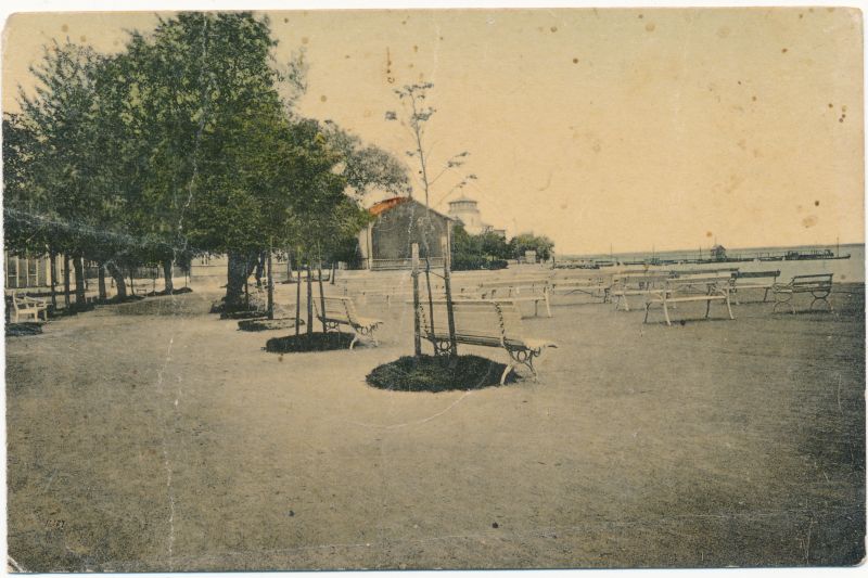 Postkaart. Suur promenaad kõlakoja ees u 1905
