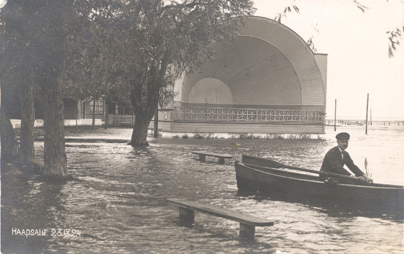 Foto. Haapsalu kõlakoja esine suurvee ajal 23.09.1924.a.
Foto: J. Grünthal.