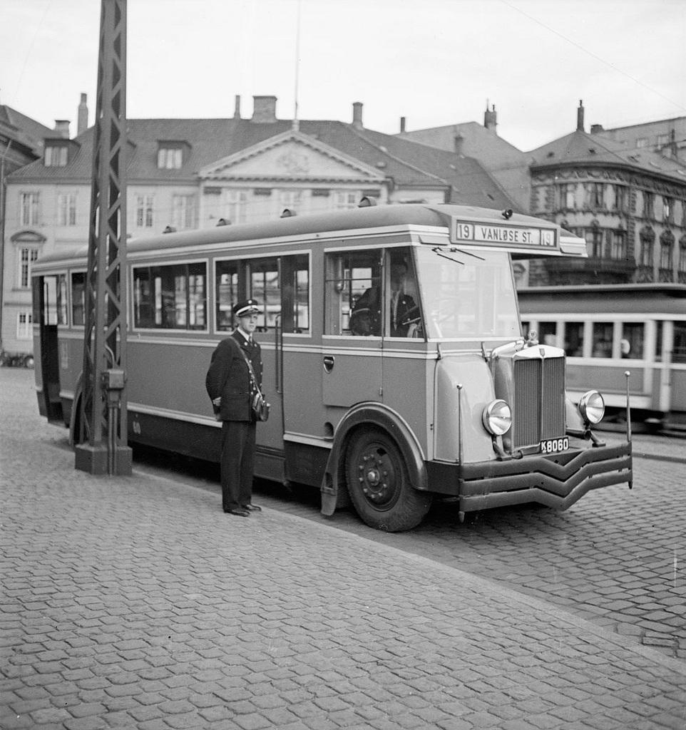 Bus with crew in Copenhagen 1937
