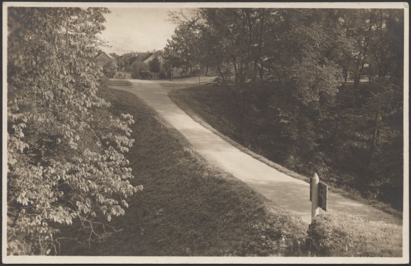 fotopostkaart, Viljandi, lossimäed, Maramaa vall (I ja II Kirsimäe vaheline ülekäik), Varese sild, Lossi tn algus, u 1930, foto J. Riet