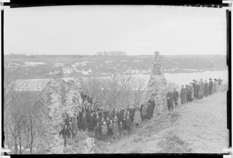 fotonegatiiv,  Viljandi lossimäed, järv, grupp, noorsepad, grupp, u 1925, foto J. Riet