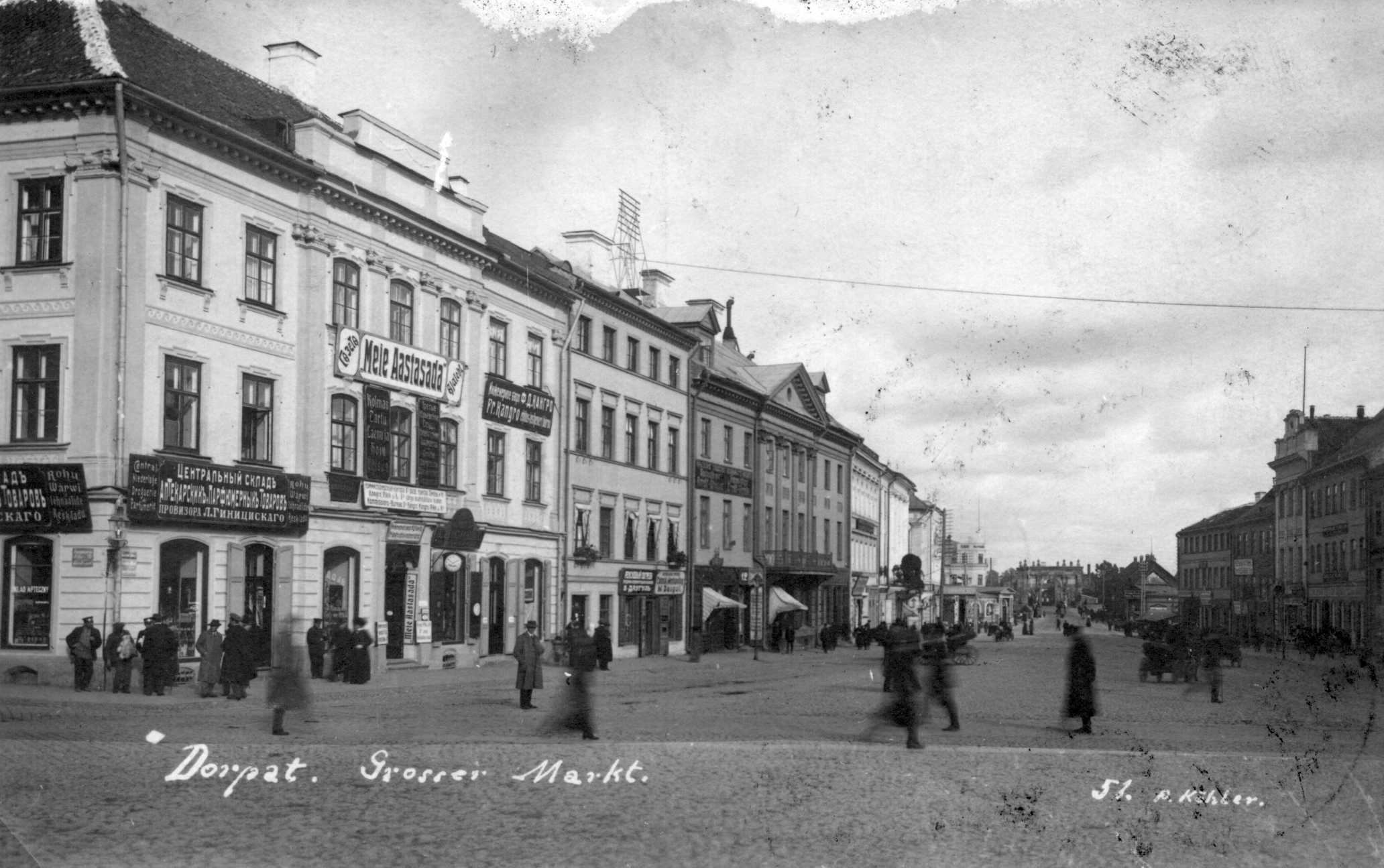 Tartu Raekoja plats: esiplaanil Raekoja plats 8.  1915