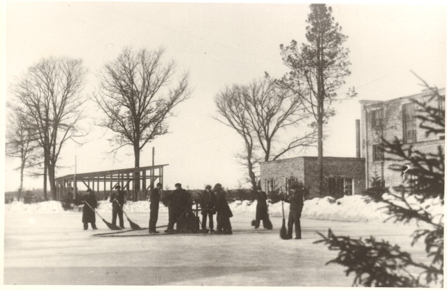 fotokoopia, Paide Tööstuskooli õpilased luivälja rajamas 1930-ndatel a.