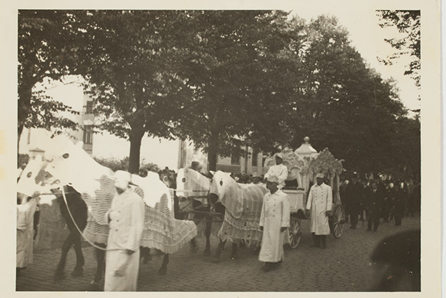 Vene saadiku Aleksei Ustinovi matuserongkäik, Tallinnas, Narva maanteel, 29. septembril 1937