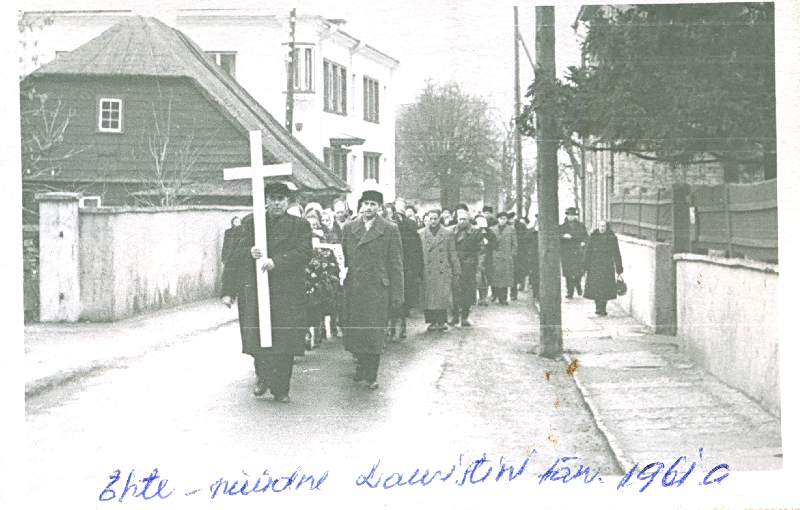 Foto. Villem Soondra matuserong Ehte tänaval. Seotud Mannide suguvõsaga. Asub HM 8800:1.