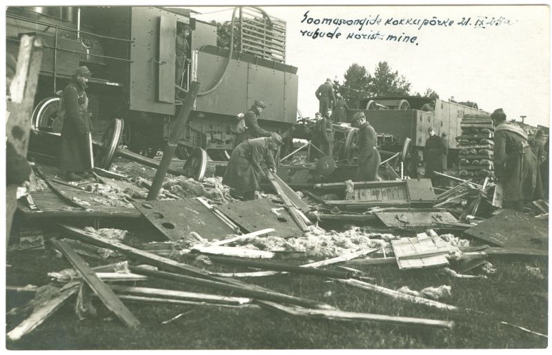 Foto. Soomusrongide kokkupõrge, 21.09.1925. Koristamine.