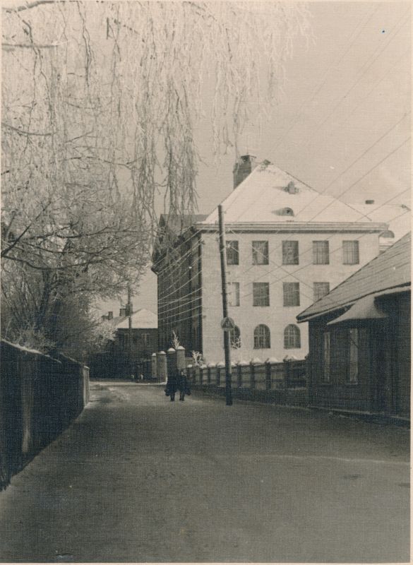 Foto. Haapsalu I Keskkooli hoone Wiedemanni t. 35. 1960. Fotogr. V. Prümmel.