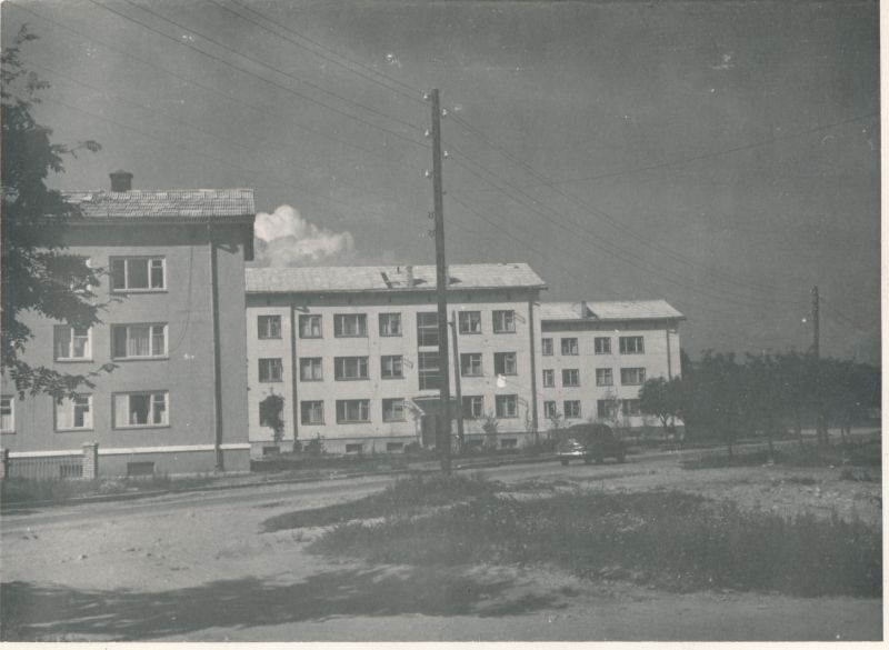 Foto. Uued elamud Tallinna mnt. Haapsalus. Aug. 1961. Fotogr. R. Kalk.