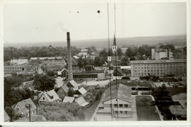 foto ja negatiiv vaade Paide linnale veetorni katuselt 1977
