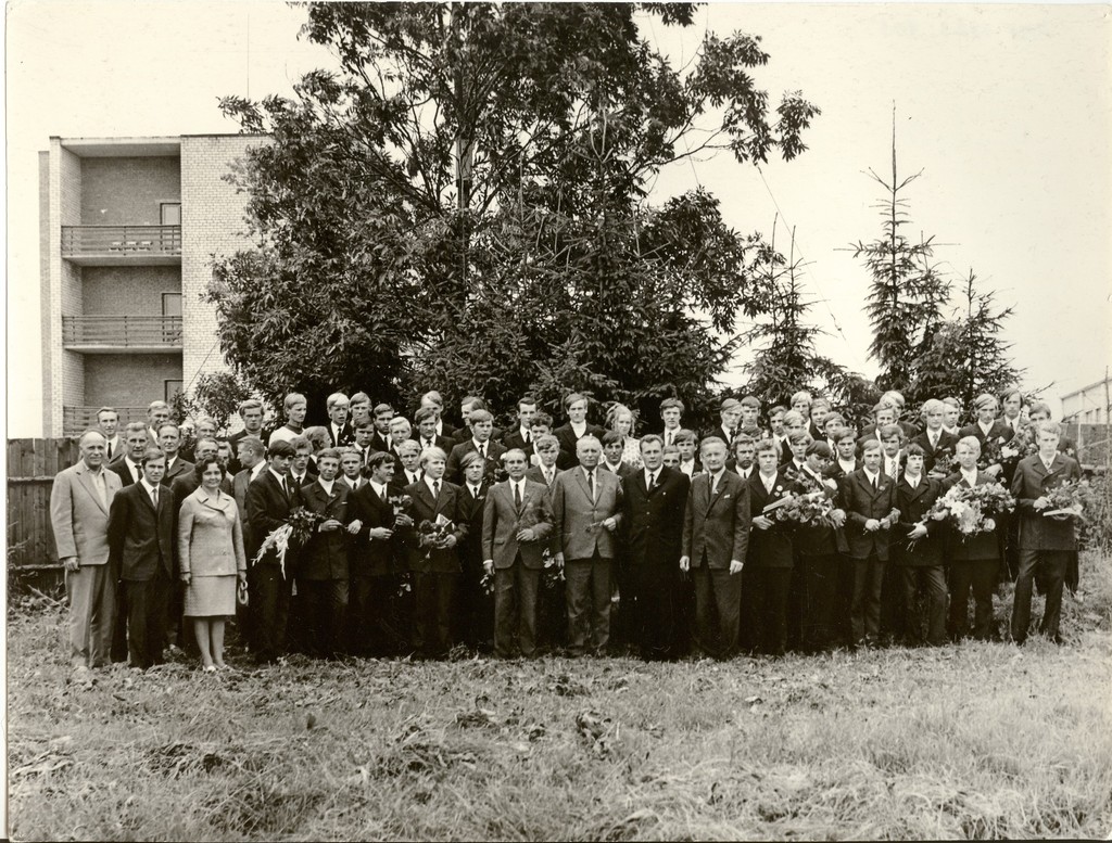 foto, Paide Kutsekeskkooli I lennu lõpetajad 1972.a.