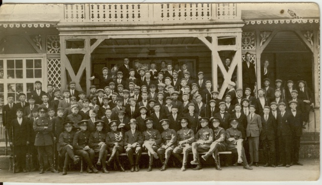 foto, Paide kaitseliitlased Vallimäe suvekohviku ees 1928