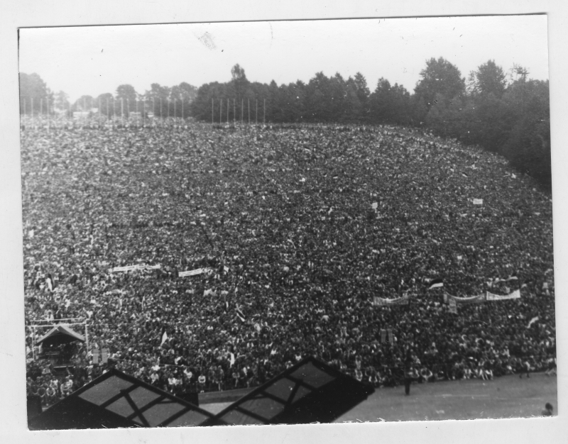 "Eestimaa Laul - 88". Vaated Lauluväljakule, pealtvaatajaile ja osalejatele.
