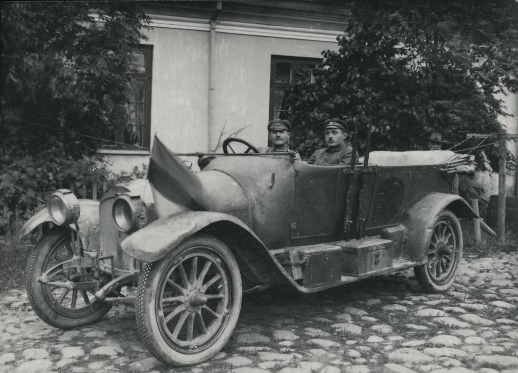 Foto. 2. diviisi sõiduauto 1919.a.Jaan Niiluse foto.