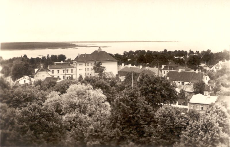 Fotopostkaart. Vaade Haapsalu linnusest Eeslahe suunas. u. 1934.