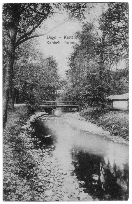 Fotopostkaart. Nuutri jõgi Kärdlas. Eemal sild (Kabeli trumm)