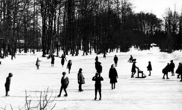 Uisutajad Kärdlas Nuutri jõel