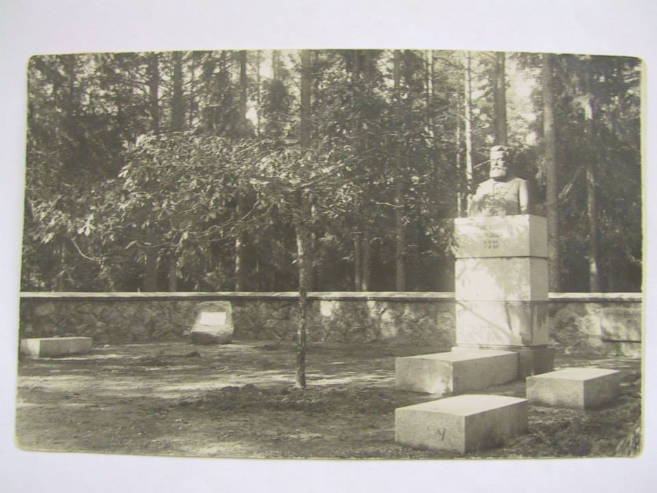 C. R. Jakobson's graveyard in Kurgjal