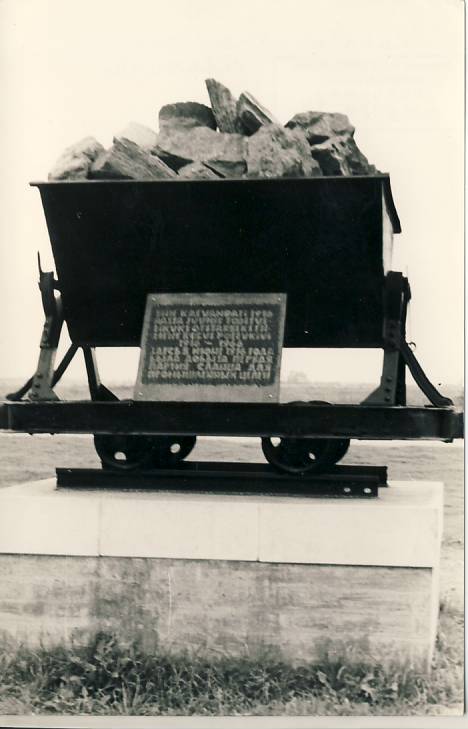 Kohtla-Järve, mälestusmärk esimeses põlevkivikaevandamise kohas