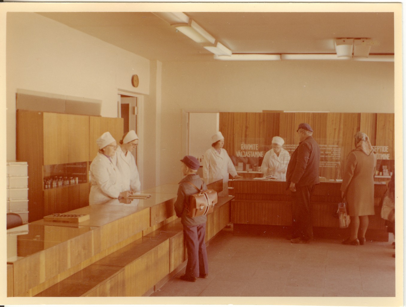 foto, Paide uue apteegi sisevaade 1970-ndatel a.