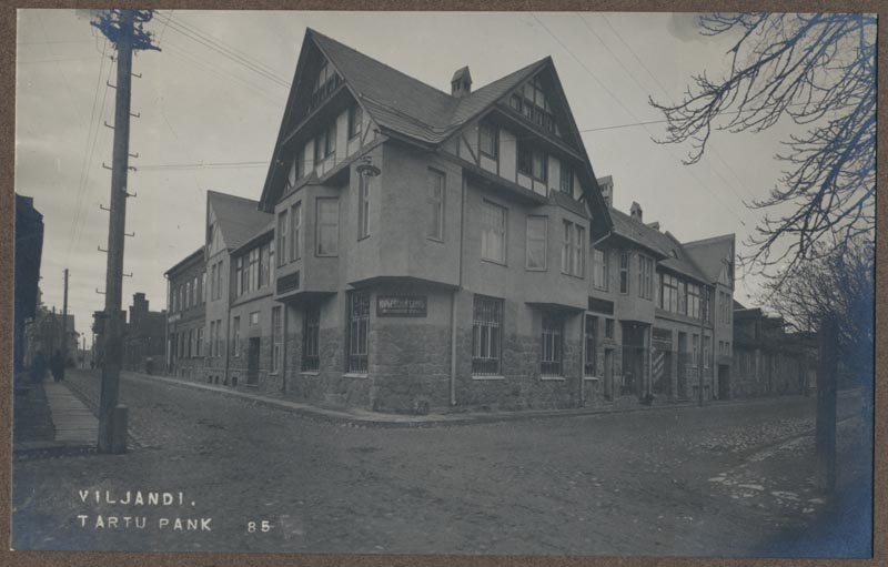foto albumis, Viljandi, Tartu pank, Lossi-Posti tn nurgal, u 1913, foto J. Riet