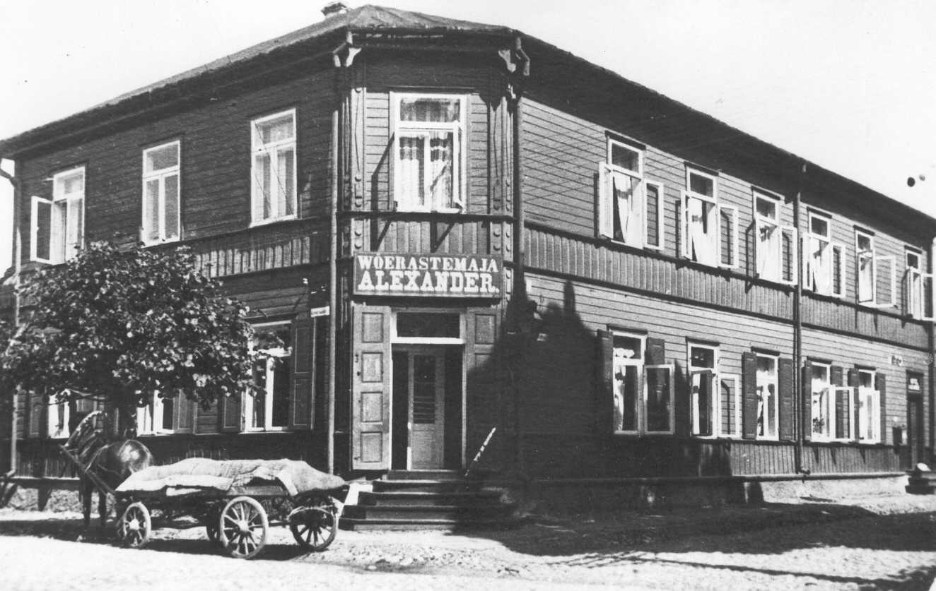 Foto. Võru Võõrastemaja "Aleksandria" Kreutzwaldi ja Katariina tänavate nurgal enne 1926.a.