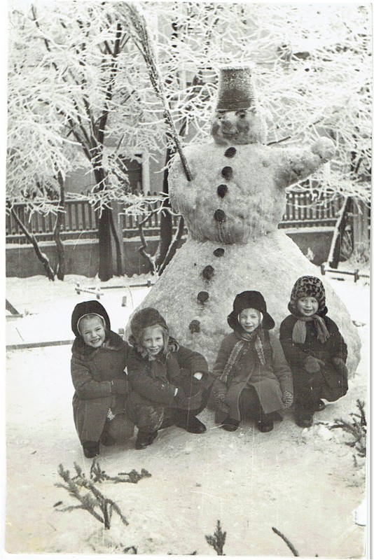 lapsed lumememme ees, lasteaed nr. 1 Pöialpoiss
