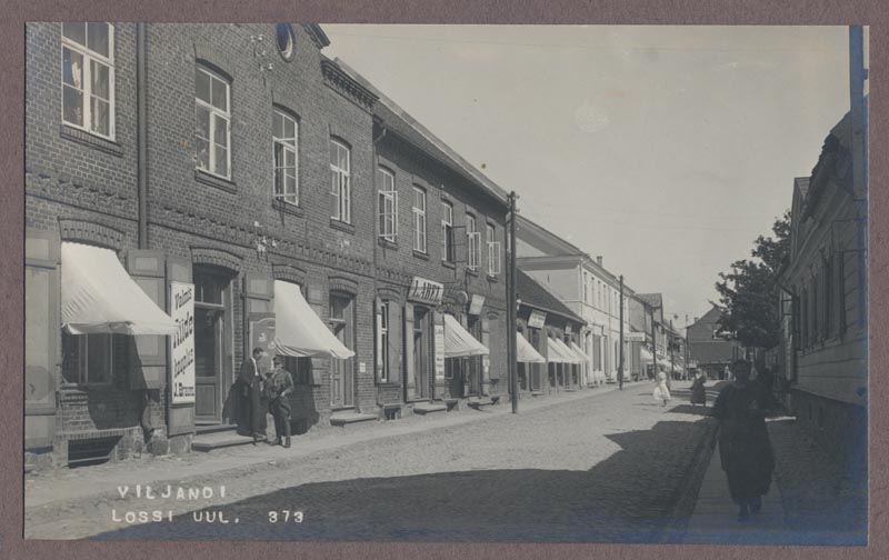 foto albumis, Viljandi, Lossi tn, Kauba tn ja Tartu tn vahel, u 1925, foto J. Riet
