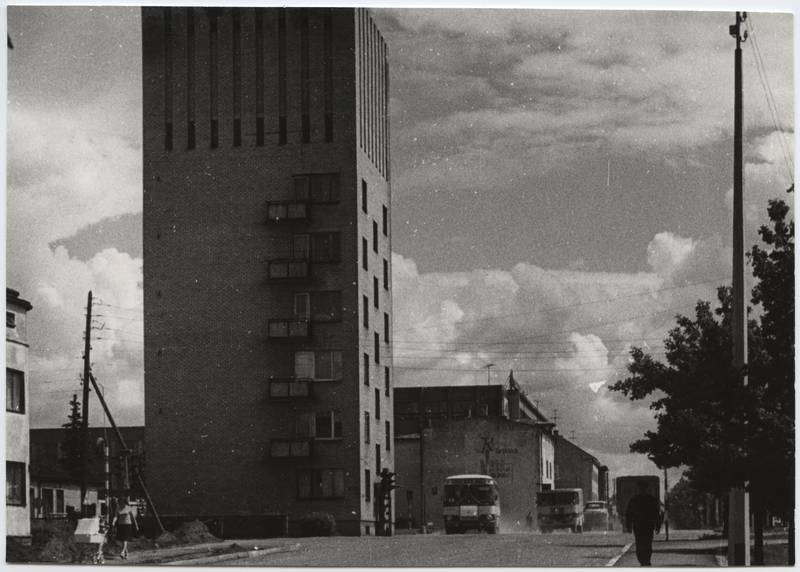 foto, Viljandi, Jakobsoni tn- Leola tn ristmik, veetorn, u 1975, foto E. Veliste