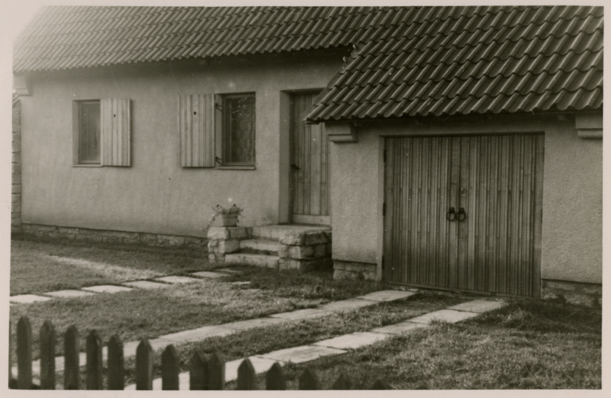 Sisearhitekt Tatjana Selmre eramu Tallinnas Pirital Kloostrimetsa teel, vaade hoone sissepääsualale