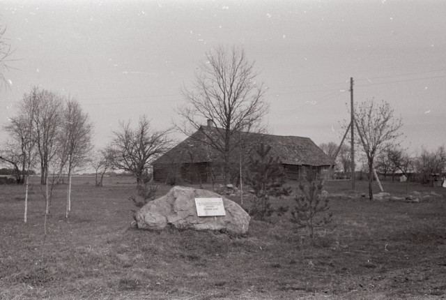 Commemorative stone at J. Liivi's birthplace Tartu county Alatskivi municipality Riidma village