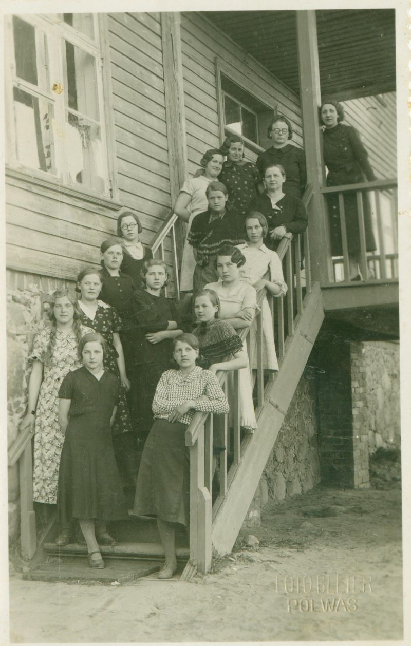 Põlva Algkooli  trepil 1935.a