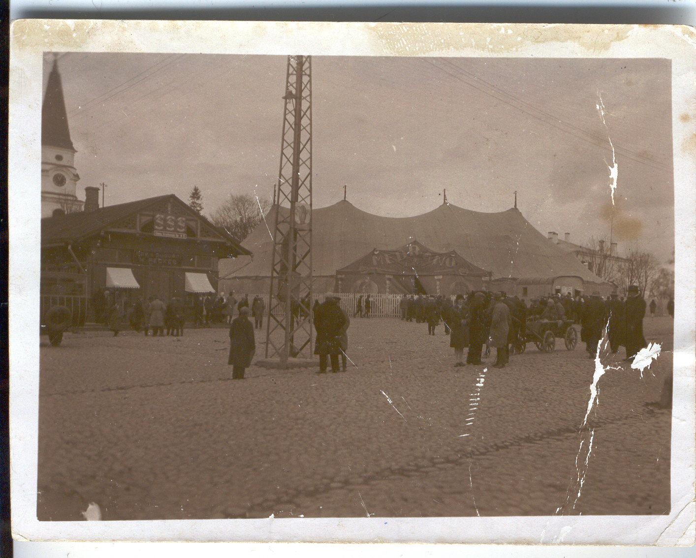 Foto. Rändtsirkuse Medrano  telk Võru turuplatsil  2.-4.mail 1930.aastal