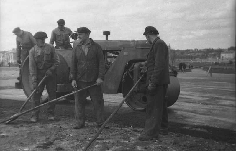 Inimesed Tartu linna sõjajärgsetel taastamistöödel