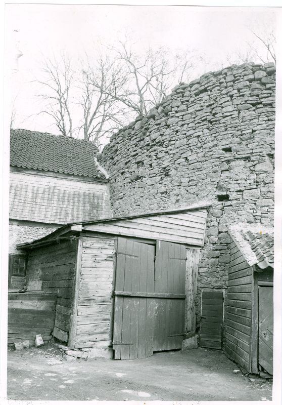 Foto. Haapsalu linnuse Kodaniketorn Karja tänava poolt. 1933. Fotograaf J. Grünthal