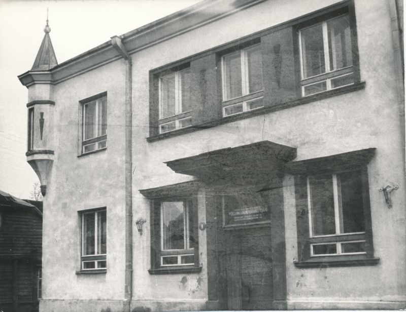 Foto. Põllumajandusvalitsuse hoone Lauristini 9 (Ehte).
Foto: E. Pallo, 1981.a.